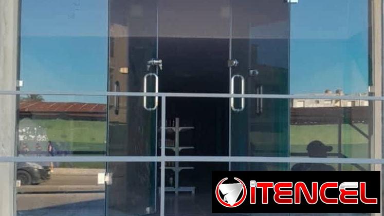 🚪✨ PUERTAS Y CERRAMIENTOS EN CRISTAL