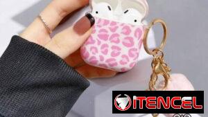 ☎️53544655 🛵 Entrega Disponible ⭐ Funda Rosa con Estampado de Leopardo para AirPods – Con Llavero de Pompón⭐