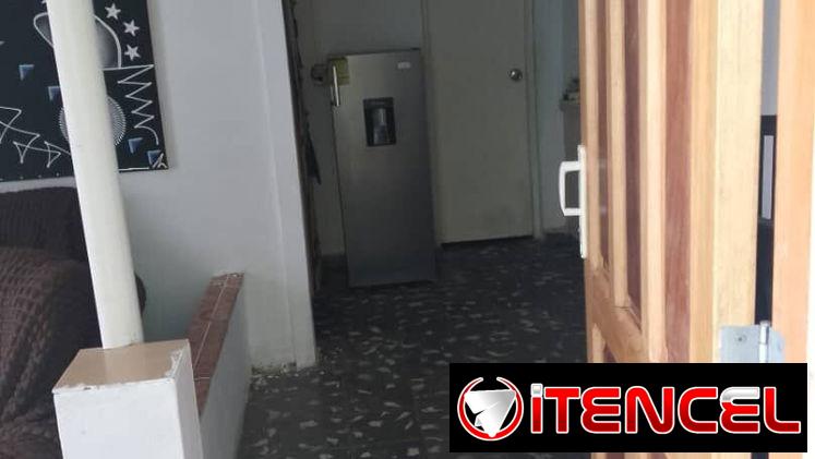 *$8000usd CON AJUSTE. En venta apartamento (4to piso) de un edificio en  Alamar, zona 11.