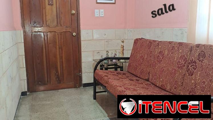 Casa planta baja de 4/4 ,2 baños,2 salas,garaje, piscina,gas de balita.