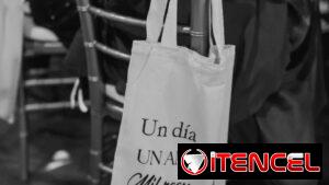 Copas y botellas y diferentes artículos personalizadas bodas y despedida de soltera