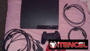 Vendo PS3 Slim Pirateado con 160gb Cable Av 2metros  Con sus 2 mandos originales👌🏻 70usd💵