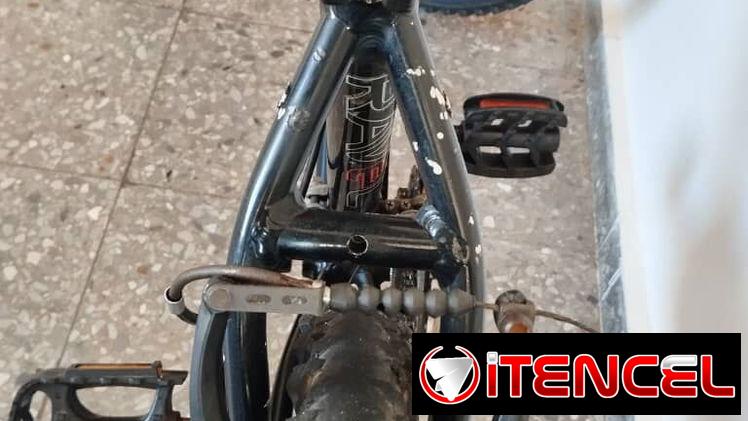 Vendo bicicleta de montaña, Orbea Tuareg, con cuadro negro y diseño clásico. Rin 26 — foto 4