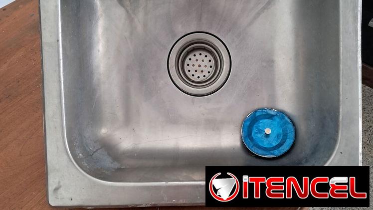 Planchas de acrílico, Fregadero, Hormigonera y puerta de madera dura — foto 2