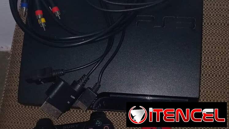 Vendo PS3 Slim Pirateado con 160gb Cable Av 2metros Con sus 2 mandos originales👌🏻 70usd💵 — foto 2