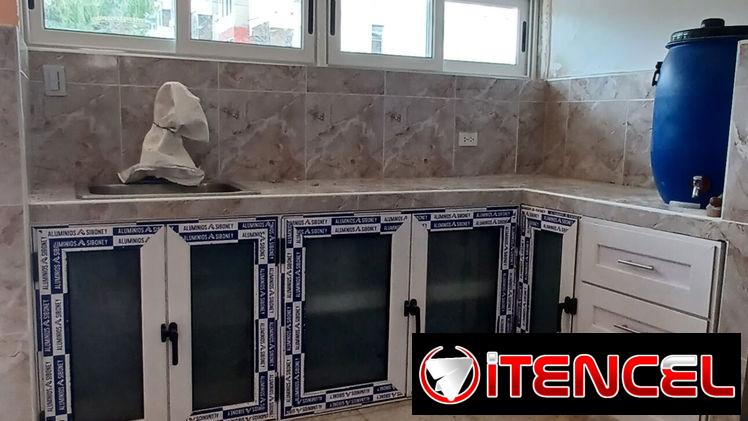 Carpinteria ,Marqueteria de aluminio, y cristal puertas ,ventanas , closet , Bajos de meseta ,paños fijos y más — foto 1