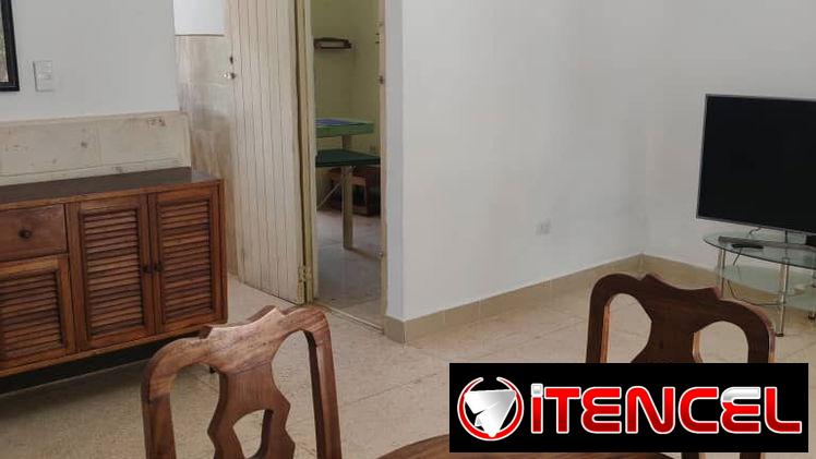 Casa de renta en Guanabo a 3 cuadras del mar. No se va la luz tengo paneles solares y baterías.