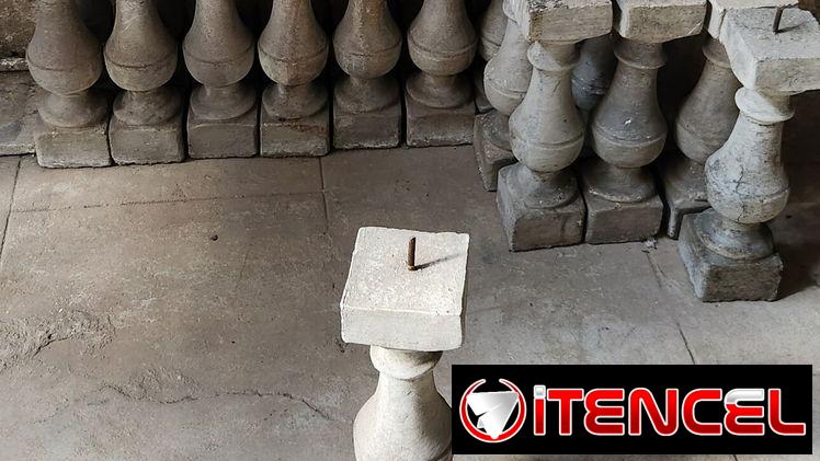 Vendo 26 Columnas decorativas.