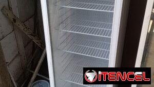 Refrigerador Exhibidor de mantenimiento de 7 pies
