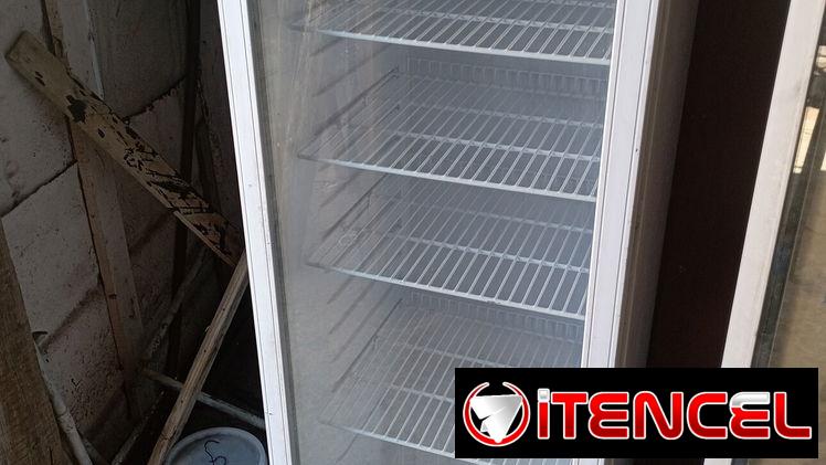 Refrigerador Exhibidor de mantenimiento de 7 pies