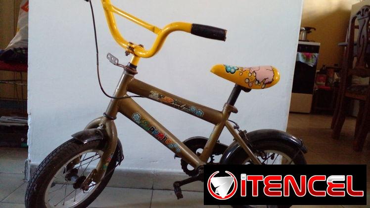 Bici # 12..detalles en el plástico de los pedales..gomas nuevas