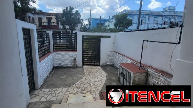 #226 EDIF 3 PISOS, Se Vende planta baja y 2do piso unificados en una propiedad y entrada independiente. Gas de la calle