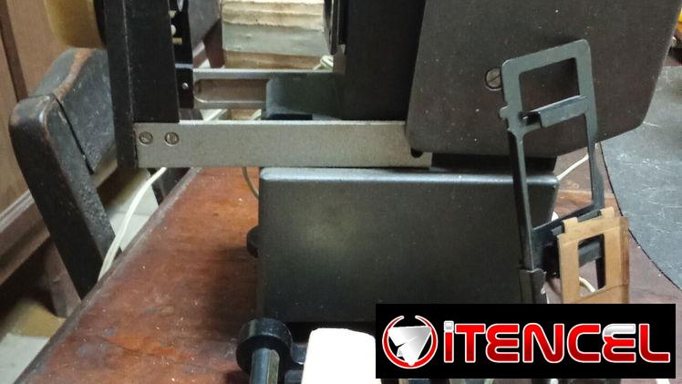 Se vende proyector antiguo con todos sus accesorios. — foto 1