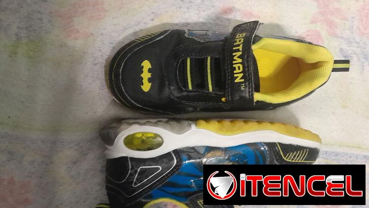 Chancletas y tenis para niños