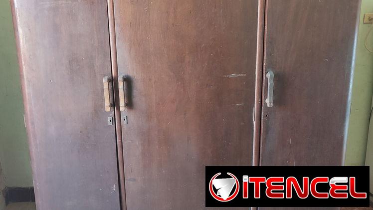 DE LOS BUENOS, ESCAPARATE ANTIGUO ES DE CAOBA ENTERO, OJOo ES GRANDE—#—54748161 AÑOS 50 BUENA MADERA NO TIENE MUERTE