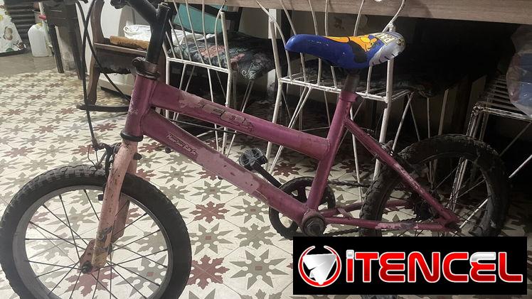 Bicicleta para arreglar de niña — foto 2
