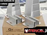 kit de estructura o soporte tipo torre de aluminio diseñado para la instalación inclinada de paneles solares.