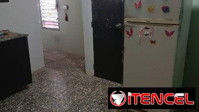 VENTA DE  CASA DE 2 PLANTAS  POR LA CALZADA DE 10 DE OCTUBRE