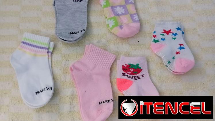 Medias de niña nuevas