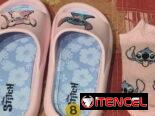 Par de Sandalias Stitch + 2 pares de Medias Stitch + 3 Llaveros Stitch