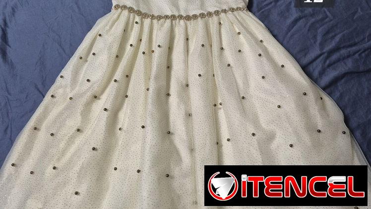 Preciosa bata de niña talla 12 (para niña 10/12 años 10 usd en el cotorro