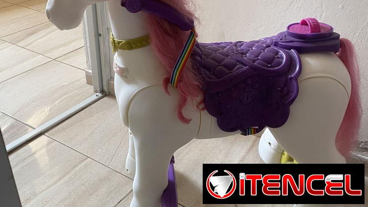 unicornio eléctrico de batería anda en perfectas condiciones. Con su cargador y todo en buen estado