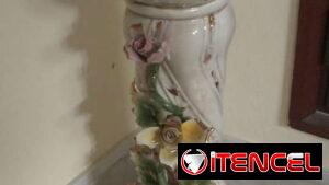 Soporte para plantas con pedestal floral Capodimonte Vintage, Porcelana dorada, Italiana