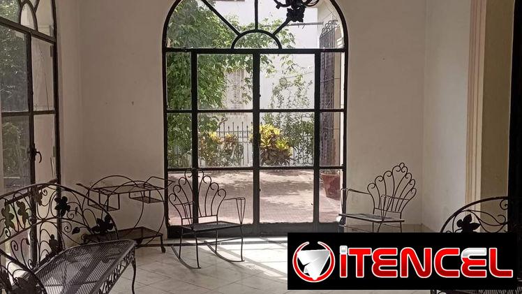 🏠 Casa Colonial De Renta En Miramar. Tiene 5 habitaciones climatizadas, garage, terraza y otras comodidades — foto 2