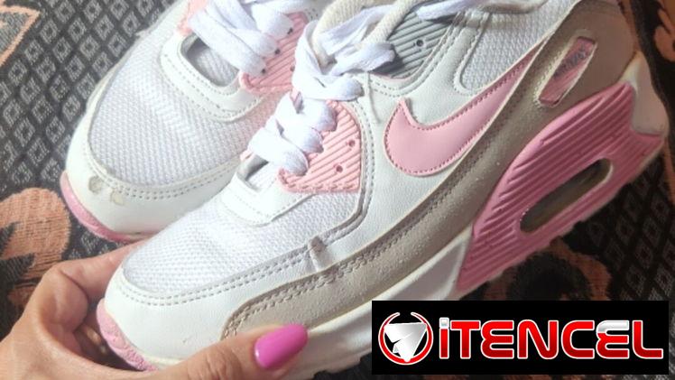 Zapatos, tenis y zandalias de niña