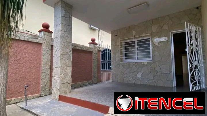 Casa independiente en Rio Verde con 3 cuartos, patio y garaje — foto 2