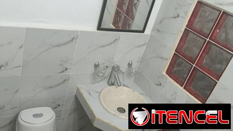 Se renta apartamento de una habitación en el Vedado por el Jalisco Park.58858577