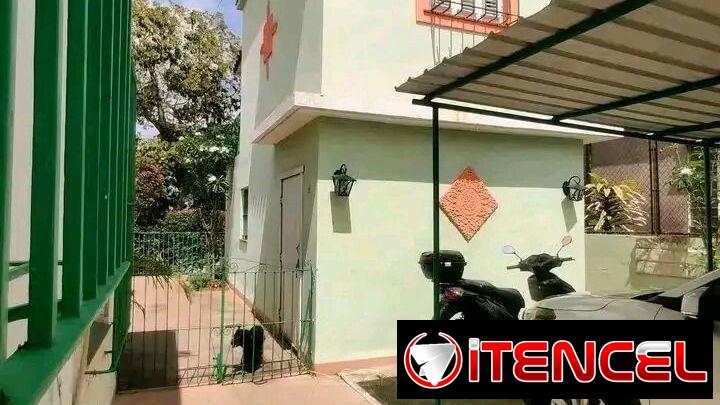 Venta de casa colonial independiente en Playa en 220000