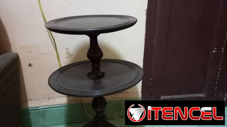 Vendo antigüedades. Cuadro de Oleo sobre lienzo y Mesa redonda torneada. — foto 2
