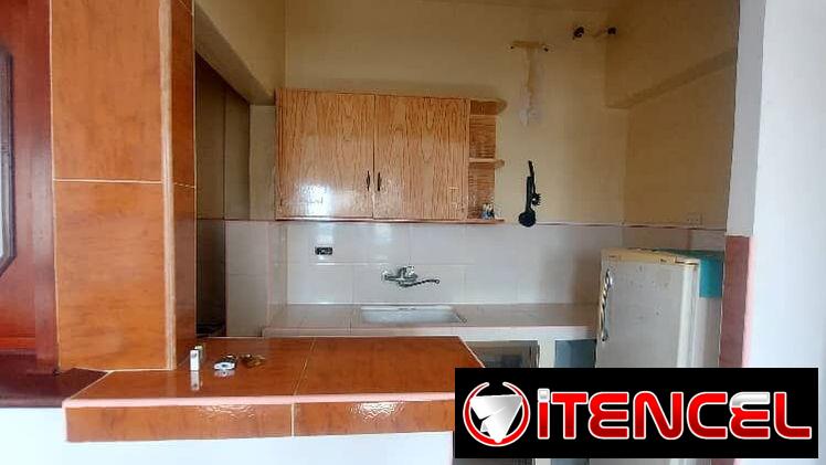 Se renta lineal (250 USD) o por noches(30 USD) en Centro Habana. Dirección: Belascoain entre Zanja y Salud — foto 3