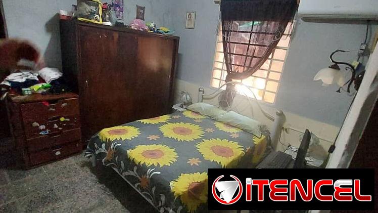 Casa de 2 plantas, 4 cuartos 1 arriba y 3 abajo