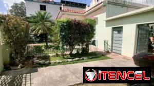 Venta de casa colonial independiente en Playa en 220000