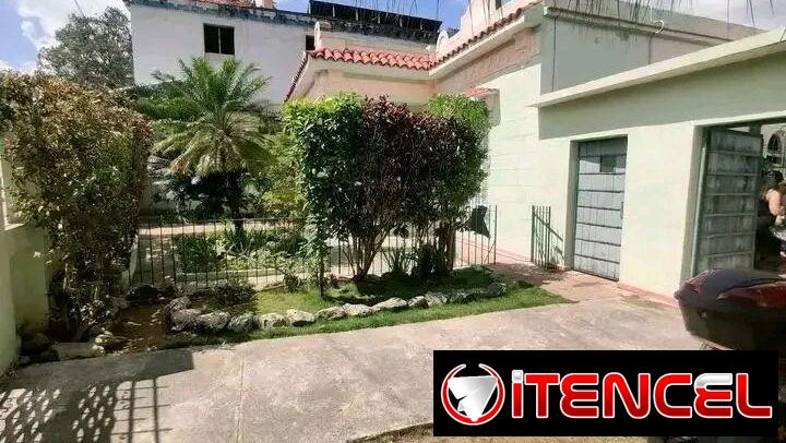 Venta de casa colonial independiente en Playa en 220000