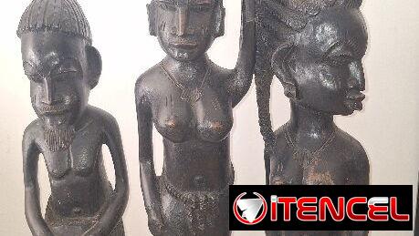 Juego de 3 estatuas africanas de madera. — foto 2
