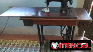 MÁQUINA DE COSER FERRARI