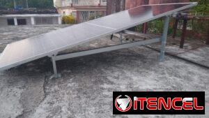 Se montan paneles solares