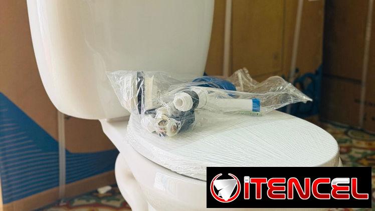TAZA DE BAÑO , TANQUE CON SUS HERRAJES