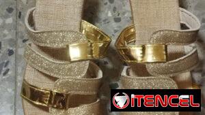 Vendo zapatos de mujer y de jóven, sandalias de plataforma, número 35, como nuevo. Me ajusto