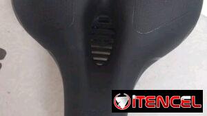 Taller y piezas asientos gomas y cámaras asesoríos de bicicleta