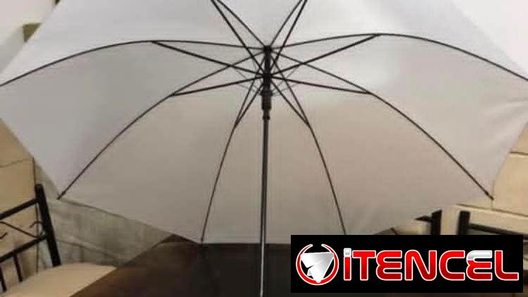 Sombrillas blancas 4 usd