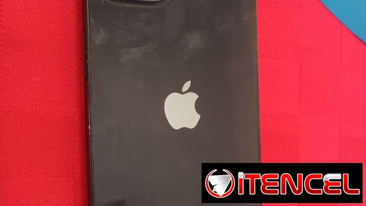 Ganga sólo hoy en ese precio, Iphone 13 de 128gb, de uso bateria en 76% — foto 3