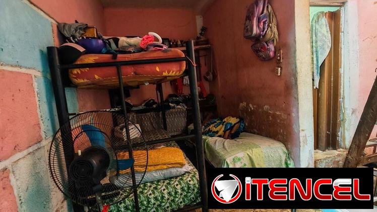 10 de Octubre y Vía Blanca:Apto de 2/4 en 3erPiso,Ventanales a la Calle,Azotea Propia,y Una Casita De Madera Independien — foto 2
