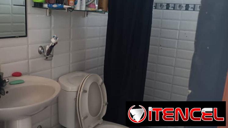 Se vende apartamento interior en el Vedado- Línea entre 14 y 16