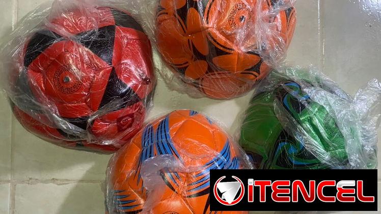 Balones / Pelotas de Fútbol de Césped 7 USD