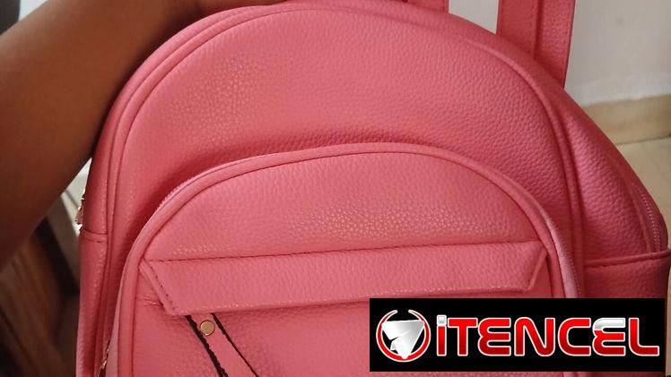 Mochila rosa pequeña