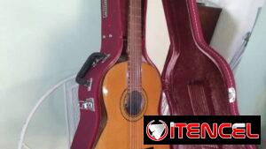 250 usd Guitarra española de estudio de gama alta ( Prudencio Sáez 1-S modelo8 con estuche rígido